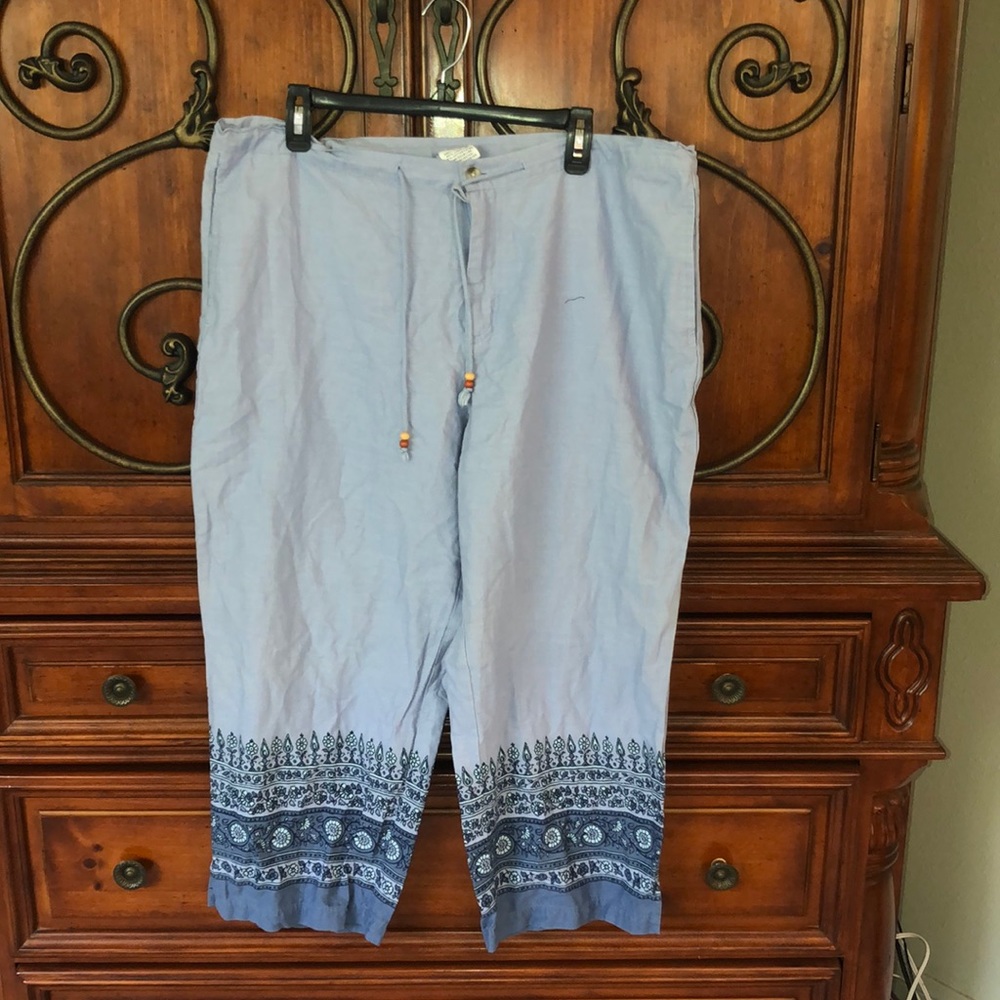 Columbia blue Capri wider leg pant in size XL.